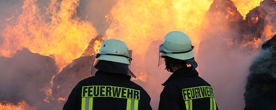 Bild: Strohballen standen in Flammen - Großeinsatz für die Feuerwehr in Dirmingen