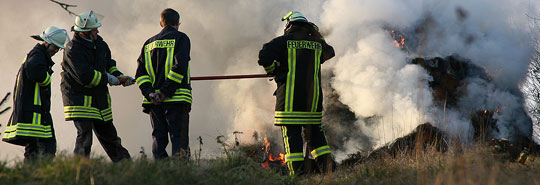 Bild: Dichter Rauch zog über den Ort - Heuhaufen brannte in Humes