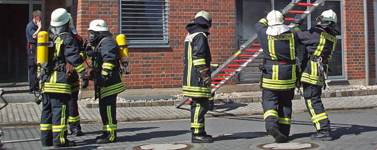 Bild: Feuer, Rauch, Hitze, Wasserdampf - Spezialtraining für Einsatzkräfte