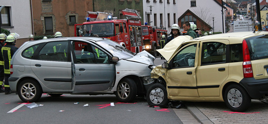 Bild: Frontalzusammenstoß zweier Fahrzeuge in Eppelborn