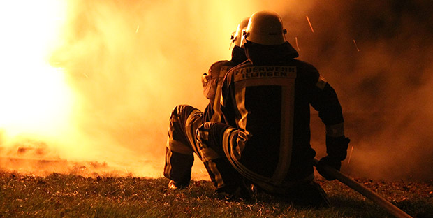 Bild: Feuer vernichtet Vereinshütte in Dirmingen