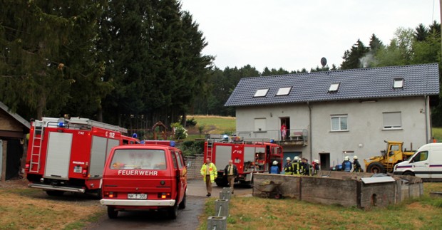 Bild: Starke Rauchentwicklung auf einem Bauernhof in Wiesbach
