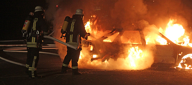 Bild: Fahrzeug brannte auf Mitfahrerparkplatz
