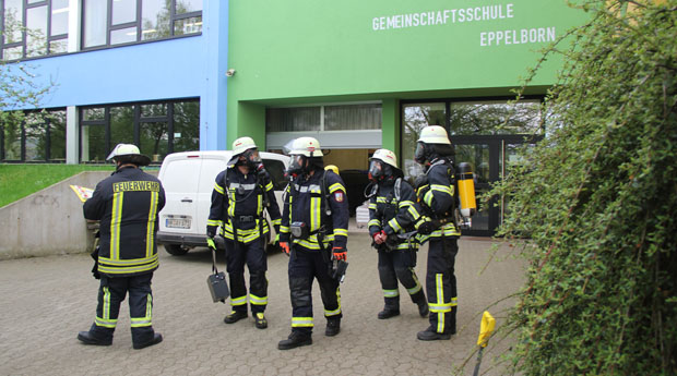 Bild: 59 Schüler durch Reizgas leicht verletzt - Gefahrstoffeinsatz an der Gemeinschaftsschule Eppelborn