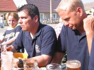 Bild: Fr&amp;uuml;hschoppen beim Besuch in Nehesdorf im Jahr 2005