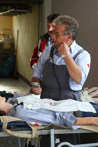 Bild: Medizinische Erstversorgung der Verletzten am Verbandsplatz