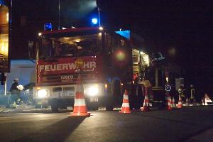 Bild: In einer gemeinsamen Nacht&amp;uuml;bung &amp;uuml;bten die Feuerwehren aus Humes und Wiesbach zusammen mit dem DRK den Gro&amp;szlig;einsatz