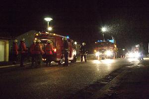 Bild: Fahrzeuge der Feuerwehr in der Hellbergstra&amp;szlig;e