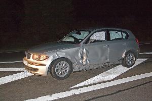 Bild: Auch der Fahrer dieses BMW konnte nicht mehr rechtzeitig ausweichen. Er wurde leicht verletzt in ein Krankenhaus eingeliefert