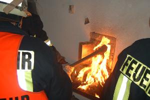 Bild: Die Feuerwehr musste zu einem Kaminbrand in die Humeser Schulstra&amp;szlig;e ausr&amp;uuml;cken