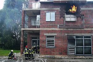 Bild: Obergeschoss, Flammen aus dem K&amp;uuml;chenfenster...