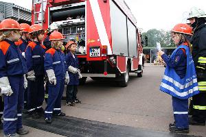 Bild: Schau&amp;uuml;bung der Jugendfeuerwehr am Feuerwehrfest 2009 in Eppelborn