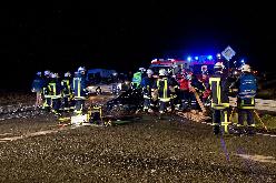 Bild: Der Fahrer eines Pkw war nach einem Zusammenstoß auf der B269 zwischen Bubach-Calmesweiler und Lebach in seinem Fahrzeug eingeklemmt