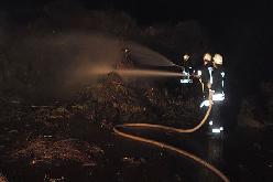 Bild: Brandbekämpfung auf der Kompostieranlage in Humes