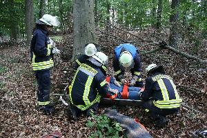 Bild: Rettung eines verletzten Waldarbeiters