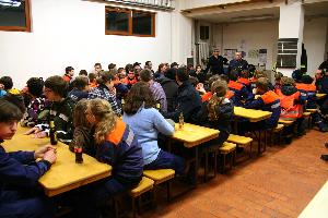 Bild: Zahlreiche Jungen und M&amp;auml;dchen der Eppelborner Jugendfeuerwehr nahmen an der Nachtwanderung teil