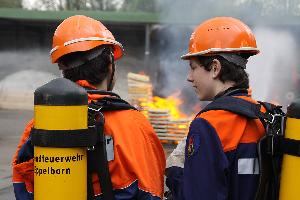 Bild: Schau&amp;uuml;bung der Jugendfeuerwehr beim Feuerwehrfest 2012 in Eppelborn