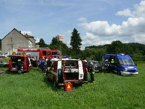 Bild: Gemeinsame Gro&amp;szlig;&amp;uuml;bung von Feuerwehr, THW und DRK in Sotzweiler (Foto: Dirk Sch&amp;auml;fer)