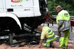 Bild: Bergungsarbeiten auf der Autobahn durch ein Fachunternehmen