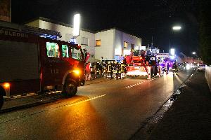 Bild: Die Feuerwehr war mit zahlreichen Fahrzeugen im Einsatz