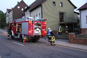 Bild: In der Hauptstra&amp;szlig;e in Wiesbach waren M&amp;uuml;lltonnen in Brand geraten