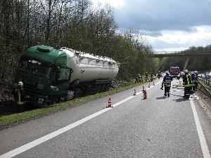 Bild: Die Lkw-Spur musste im Unfallbereich gesperrt werden