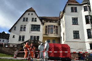 Bild: Gefahrguteinsatz am Rathaus in Illingen (Foto: Frank Bredel)