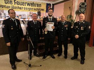 Bild: Nikolaus Hesedenz wurde f&amp;uuml;r 15 Jahre Mitgliedschaft im Fanfarenzug ausgezeichnet