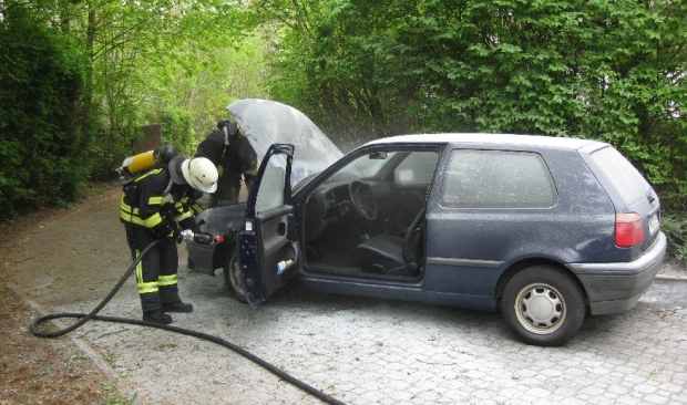 Bild: PKW-Brand am Ortsausgang von Eppelborn