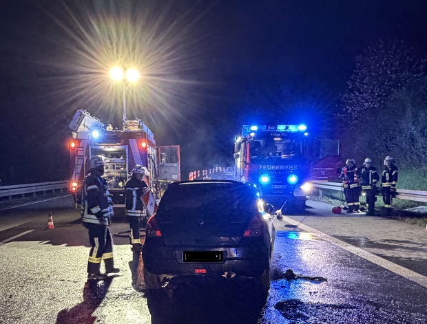 Bild: Fahrzeugbrand auf der BAB 1 in den frühen Morgenstunden