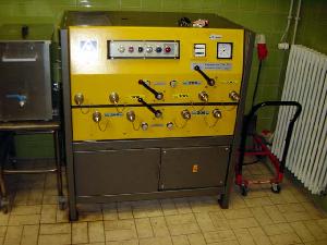 Bild: Kompressor zum Befüllen der Atemluftflaschen