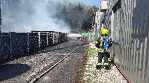 Bild: Der Löschroboter des Landkreises St. Wendel im Einsatz beim Großbrand in Neunkirchen-Wellesweiler