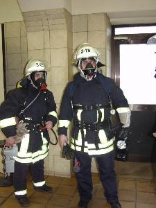 Bild: Feuerwehrleute bei der Atemschutzausbildung in der &amp;Uuml;bungsstrecke von Saarberg in Friedrichsthal