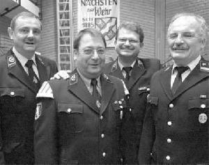 Bild: Oberbrandmeister G&amp;uuml;nter Neu (links) zeichnete Peter Meiser, Rudi Raber und Alois Decker f&amp;uuml;r 40 Jahre bei der Wiesbacher Feuerwehr aus.