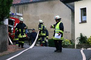 Bild: Aufbau der Wasserversorgung zur Einsatzstelle