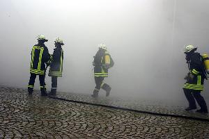 Bild: Starke Rauchentwicklung in einem landwirtschaftlichen Anwesen im Rahmen der Jahreshaupt&amp;uuml;bung der Feuerwehr Eppelborn