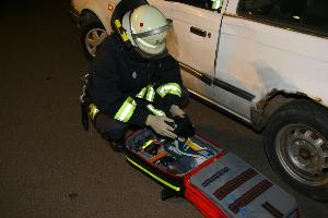 Bild: Medizinische Betreuung mit dem Notfallrucksack der Feuerwehr Eppelborn