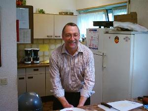 Bild: Kantinenwart Guido Kuhn freut sich über die vielen Teilnehmer am Kirmesfrühstück