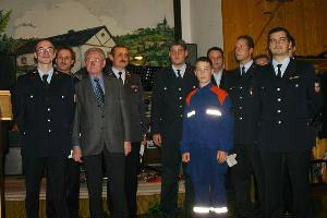 Bild: Weitere Ehrungen und Beförderungen engagierter Feuerwehrleute wurden durchgeführt (Foto: Heike Blum)