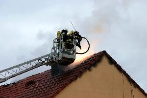 Bild: Die Dachhaut musste zur Brandbek&amp;auml;mpfung ge&amp;ouml;ffnet werden