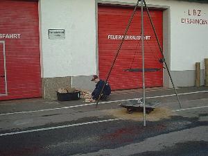 Bild: Andreas Kuhn bei der Vorbereitungsarbeit