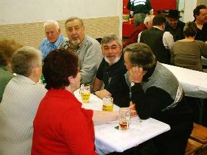 Bild: Alterswehrkameraden beim gemütlichen Zusammensein