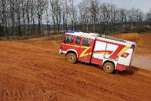 Bild: In einer Kiesgrube in Püttlingen hatten die Fahrer der Feuerwehr Gelegenheit, die Möglichkeiten der Fahrzeuge kennenzulernen