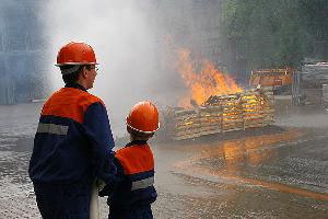 Bild: Schauübung der Jugendfeuerwehr am Tag der offenen Tür 2006 im Löschbezirk Eppelborn