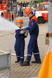 Bild: Schauübung der Jugendfeuerwehr am Tag der offenen Tür 2006 im Löschbezirk Eppelborn