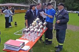 Bild: Zahlreiche Pokale und Leistungsabzeichen warteten auf die Jugendlichen