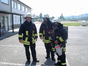 Bild: Einweisung der Atemschutzgeräteträger durch den Gruppenführer