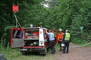Bild: Koordiniert wurden die Arbeiten vom Einsatzleitwagen aus