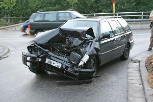 Bild: An beiden beteiligten Fahrzeugen entstand erheblicher Sachschaden