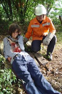 Bild: Mehrere Jugendliche ließen eine Spraydose explodieren und erlitten dabei Verletzungen